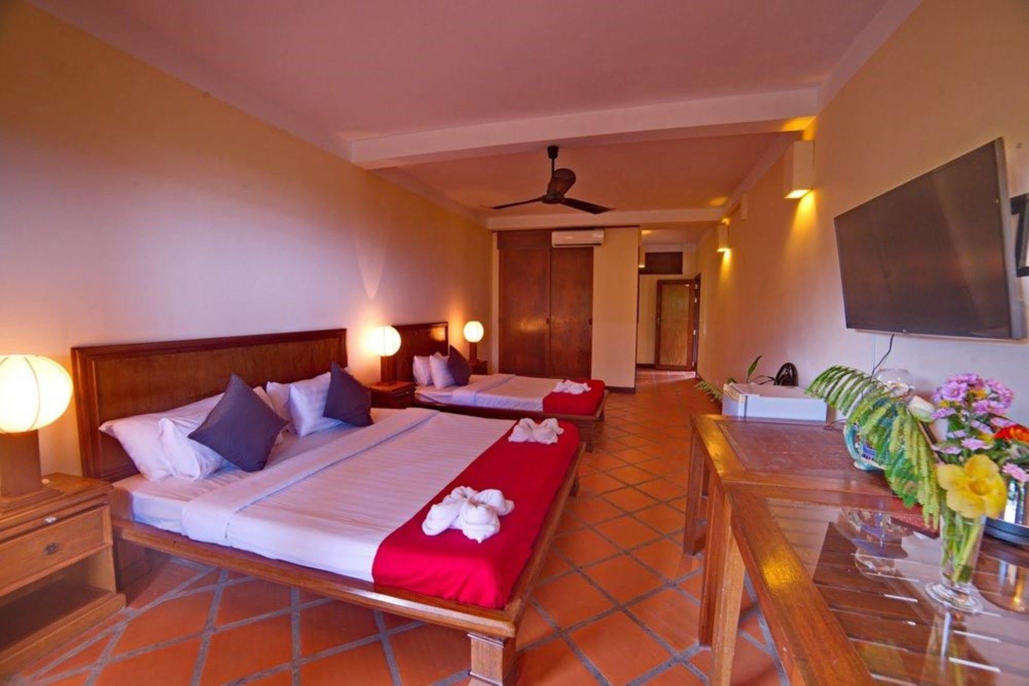 The Harbor Lights Palace Sihanoukville Exterior foto